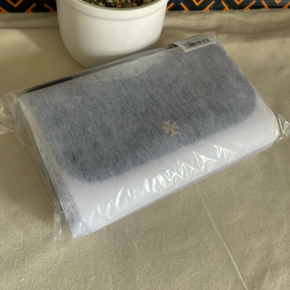 NWT , tory burch Emerson patent chain wallet ( black) - Picture 9 of 13